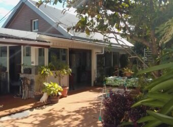 À vendre villa T6 en duplex sur un terrain de 443 m3 située dans le quartier des pêcheurs Réunion