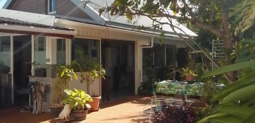 À vendre villa T6 en duplex sur un terrain de 443 m3 située dans le quartier des pêcheurs Réunion