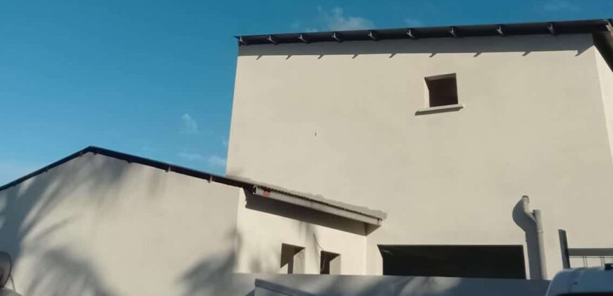 À vendre une villa T4 neuve d’environ 100 m2 située à 5 minutes de Saint Pierre Réunion