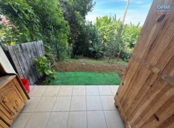 À louer un studio d’environ 35.50m2 avec jardin dans une résidence au Tampon Réunion
