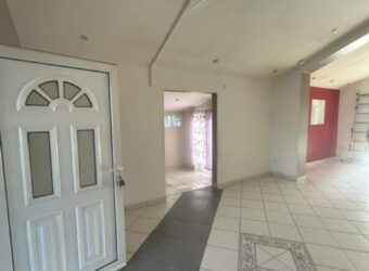 À louer une spacieuse villa T4 de 119 m2 avec studio située à Saint Pierre Réunion