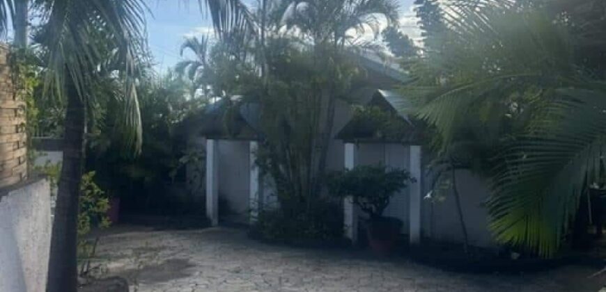 À louer une spacieuse villa T4 de 119 m2 avec studio située à Saint Pierre Réunion