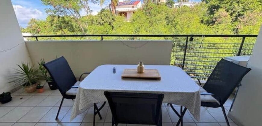 À vendre un appartement T2 de 43,21 m² avec varangue et place de parking à Sainte-Clotilde Réunion