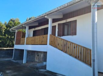 À vendre villa T5 meublée d’environ 103 m2 située dans le secteur calme de Bras Creux Réunion