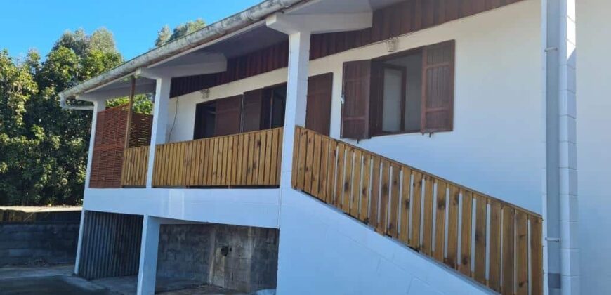 À vendre villa T5 meublée d’environ 103 m2 située dans le secteur calme de Bras Creux Réunion