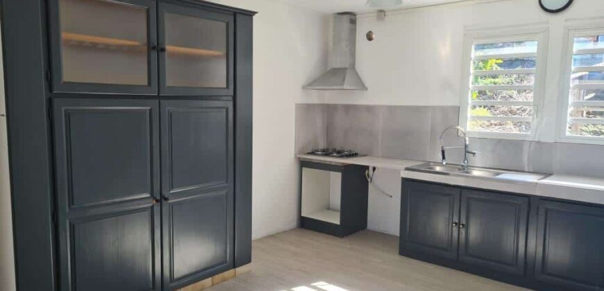 À vendre villa T5 meublée d’environ 103 m2 située dans le secteur calme de Bras Creux Réunion