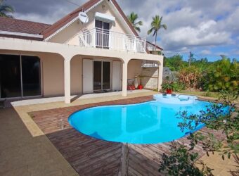À louer une agréable villa de 136.11m2 avec piscine dans une cadre paisible à Saint Gilles Les Hauts Réunion