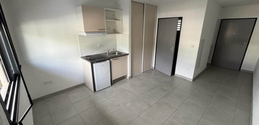 À louer un studio de 23.12m2 proche des université à Sainte Clotilde Réunion