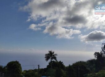 À vendre un terrain constructible de 410m2 dans un secteur calme à Trois Bassins Réunion