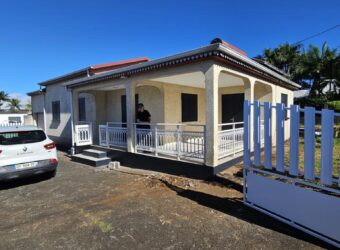 En vente une villa T4/5 de 125 m2 sur un terrain de 500 m2 située au Tampon 12ᵉ km Réunion