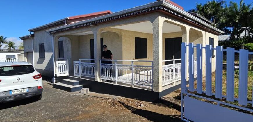 En vente une villa T4/5 de 125 m2 sur un terrain de 500 m2 située au Tampon 12ᵉ km Réunion