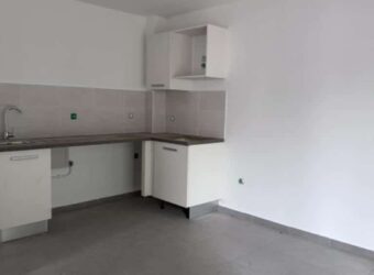 À louer un agréable appartement T2 neuf de 36.72 m2 situé au sein de la résidence Arty à Sainte Clotilde Réunion