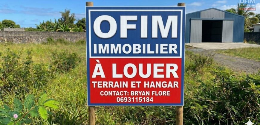 À louer terrain de 1103 m2 avec Hangar et studio situé à Sainte marie Réunion