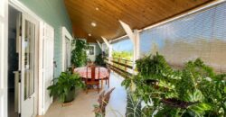 À vendre une superbe villa familiale T4 avec studio indépendant sur un terrain de 421 m2 située à Plateau Caillou Réunion