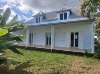 En vente une grande maison sur un terrain de 634m2 à Saint Gilles Les Hauts, Réunion