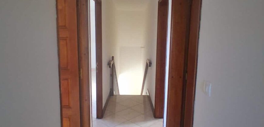 En vente une grande maison sur un terrain de 634m2 à Saint Gilles Les Hauts, Réunion