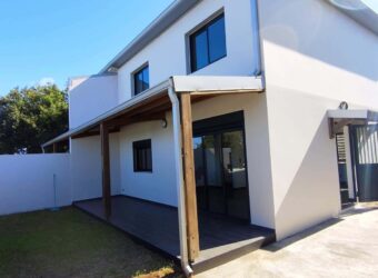 À louer une superbe villa neuve jumelée de type F4 avec vue mer située à Petite-Île Réunion