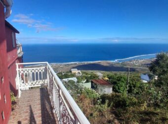 À louer un appartement de 65m2 avec vue imprenable sur mer à Trois Bassins Réunion