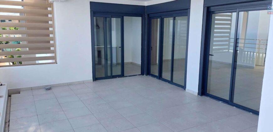 À louer un appartement T4 neuf offrant vue mer et montagne à Saint Leu Réunion