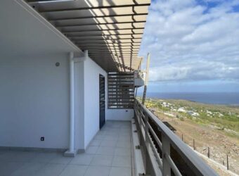 À louer un appartement T4 neuf offrant vue mer et montagne à Saint Leu Réunion