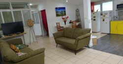 À vendre villa T3 plain-pied d’environ 100 m2 avec studio indépendant de 30 m2 située à La Ravine des Cabris Réunion