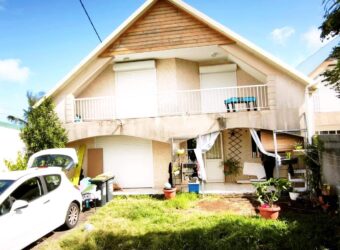 À louer villa T4 à étage de 91.94 m2 habitable située proche du centre-ville de Saint Joseph Réunion