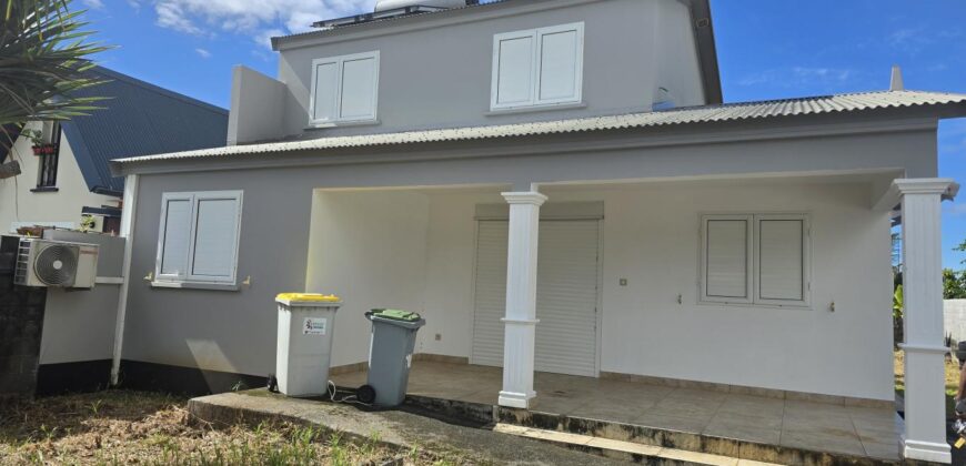 À vendre  une grande villa R+1 de 120 m² sur terrain de 400 m² à Mille Roches Saint-André Réunion