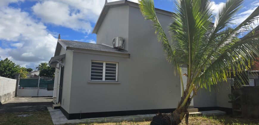 À vendre  une grande villa R+1 de 120 m² sur terrain de 400 m² à Mille Roches Saint-André Réunion