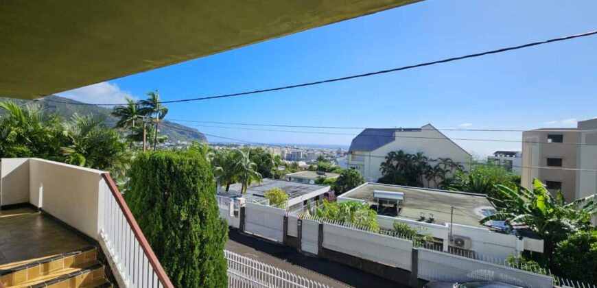 En vente une spacieuse villa de 111.6m2 sur un terrain de 570m2 à Saint Denis Réunion