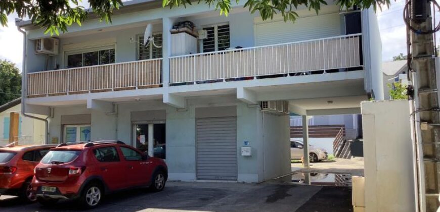 À louer un local professionnel idéalement situé proche du centre-ville à la Ravine des Cabris Réunion