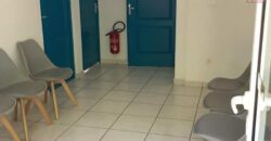 À louer un local professionnel idéalement situé proche du centre-ville à la Ravine des Cabris Réunion