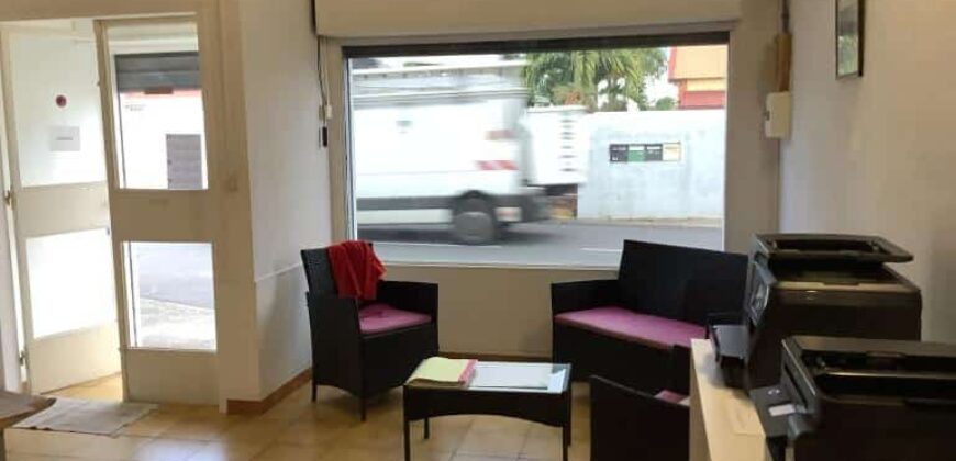 À louer local commercial ou professionnel de 41 m2 situé au centre-ville de La Ravine des Cabris Réunion