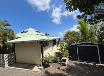 À vendre une grande maison T7/8 der 195m2 sur un terrain 698m2 dans le quartier Ruisseau Blanc à La Montagne Saint Denis Réunion