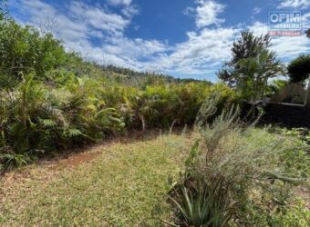À louer appartement T3 meublé avec varangue et jardin dans une résidence à La Montagne Réunion