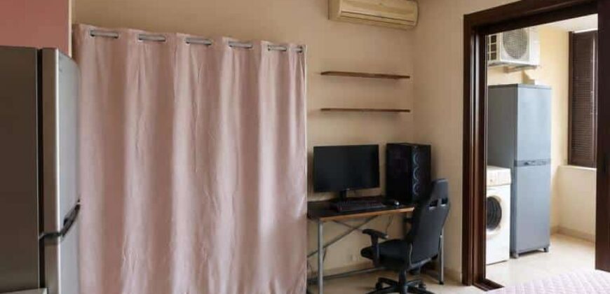 À vendre un studio de 21 m² vendu loué avec parking et terrasse à Montgaillard Réunion