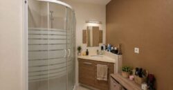 À vendre un studio de 21 m² vendu loué avec parking et terrasse à Montgaillard Réunion
