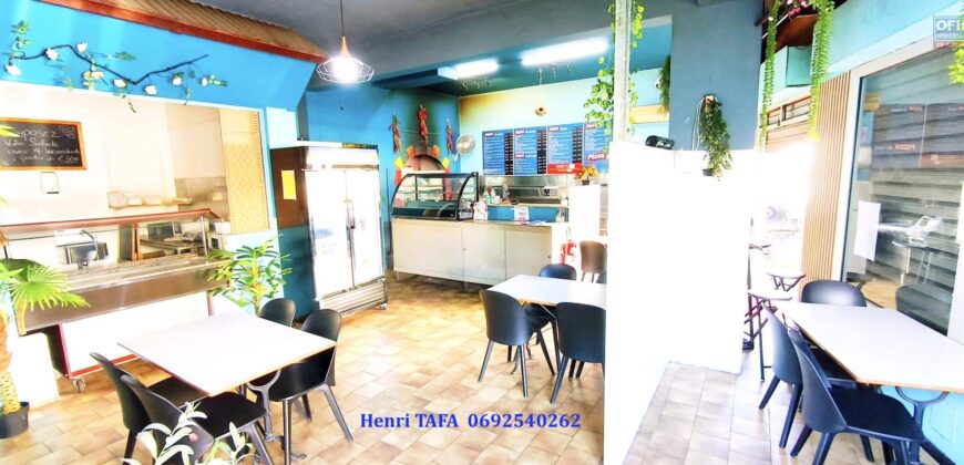 À vendre un fonds de commerce de plus de 80 m2 situé en plein coeur du centre-ville de Petite Île Réunion