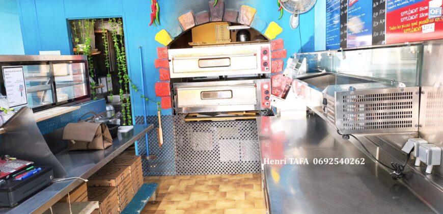À vendre un fonds de commerce de plus de 80 m2 situé en plein coeur du centre-ville de Petite Île Réunion
