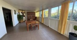 À vendre une grande propriété d’environ 400 m2 sur un terrain de 2830 m2 située aux Avirons