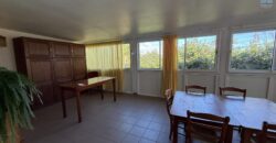 À vendre une grande propriété d’environ 400 m2 sur un terrain de 2830 m2 située aux Avirons