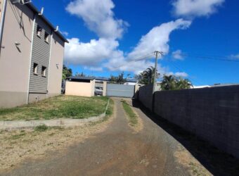 À louer un joli appartement F3 de 76.35m2 avec grand balcon à Saint Gilles les Hauts Réunion