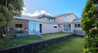À louer une belle villa T7 meublée de 193 m2 située dans un environnement calme au Tampon Réunion