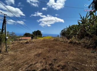 À vendre un terrain constructible de 482 m² avec vue mer situé à Tan Rouge Réunion