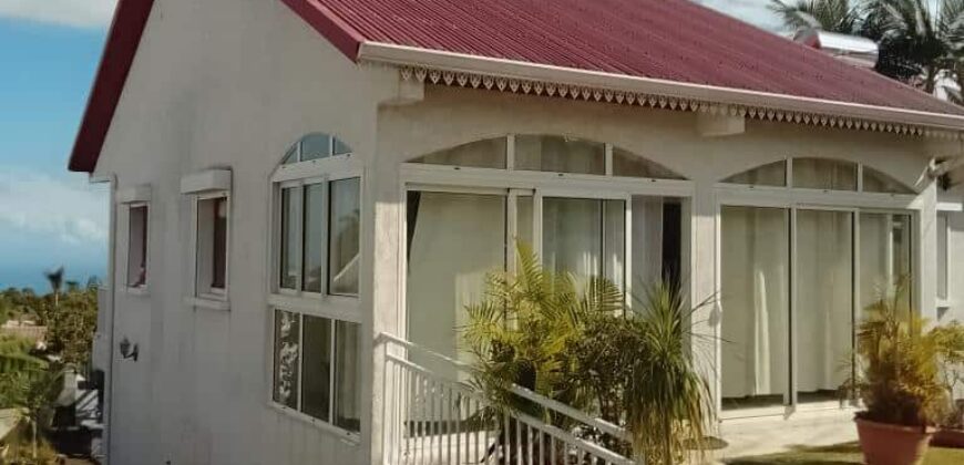 À vendre villa T5 en duplex avec vue mer située dans un quartier calme au 11e km du Tampon Réunion
