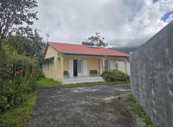 Location d’une villa F4 meublée de plain-pied avec cour clôturée à La Plaine-des-Palmistes Réunion