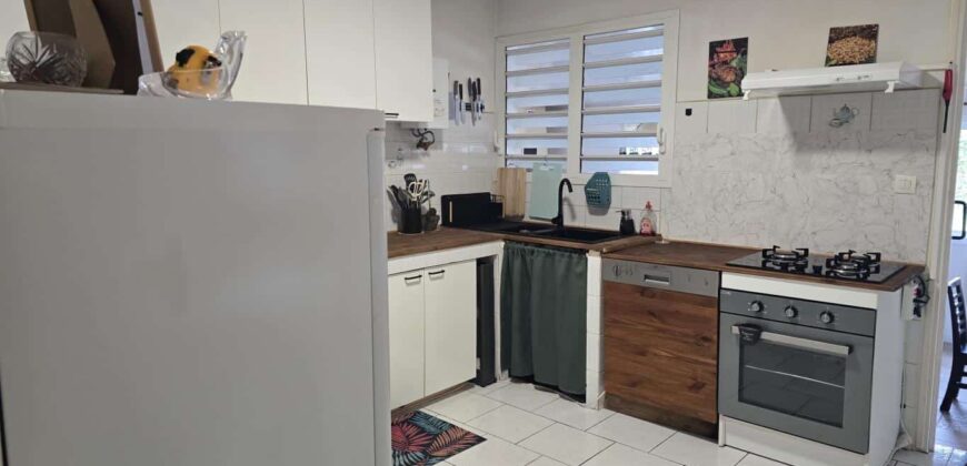 Location d’une villa F4 meublée de plain-pied avec cour clôturée à La Plaine-des-Palmistes Réunion