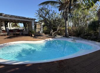 À vendre une magnifique villa climatisée T5/6 avec studio indépendant située à Saint Leu Réunion