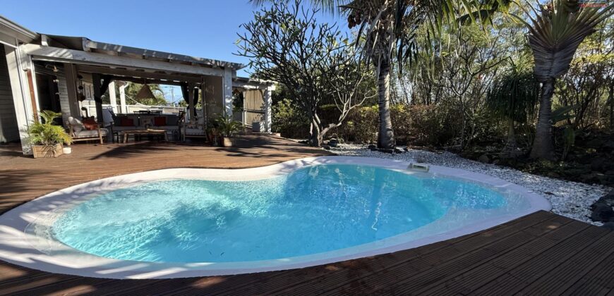 À vendre une magnifique villa climatisée T5/6 avec studio indépendant située à Saint Leu Réunion
