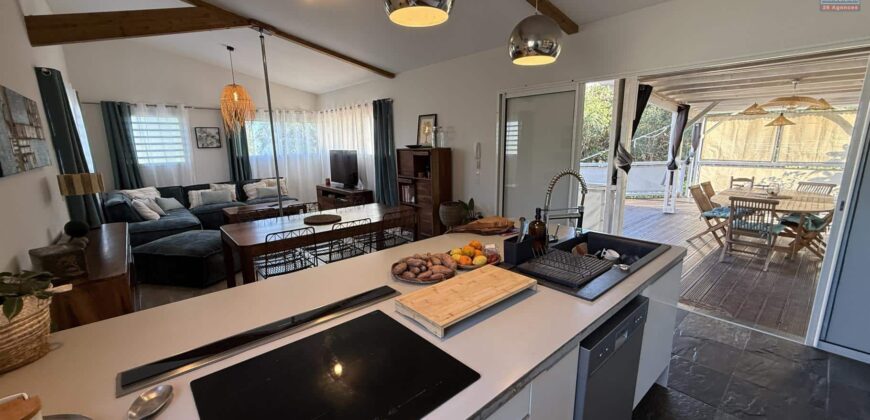 À vendre une magnifique villa climatisée T5/6 avec studio indépendant située à Saint Leu Réunion