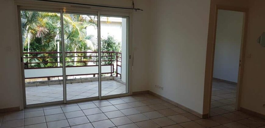 À vendre un appartement de type F2 située dans une résidence sécurisée avec piscine dans le secteur recherché des 400 au Tampon Réunion